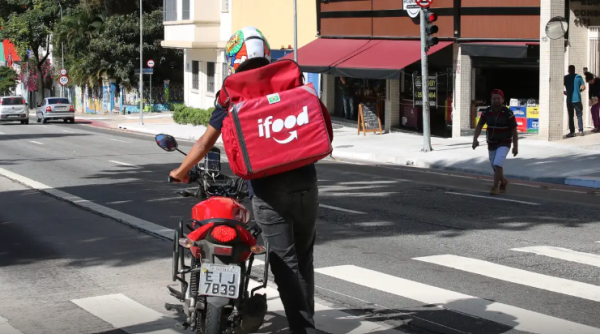 Alerj aprova projeto que obriga empresas de delivery a fornecer bolsas de transporte