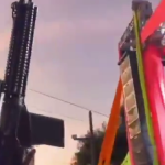 Traficantes exibem fuzis em baile funk com MC Poze do Rodo; polícia tenta identificar criminosos