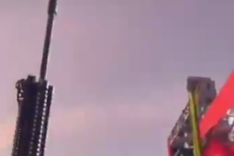 Traficantes exibem fuzis em baile funk com MC Poze do Rodo; polícia tenta identificar criminosos