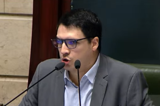 Prefeitura falta à audiência sobre Força de Segurança e leva dura de Rogério Amorim