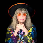 'Padroeira da Liberdade': Rita Lee é anunciada como enredo da Mocidade para 2026