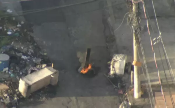 Barricadas incendiadas e tiroteio marcam operação da PM no Complexo do Chapadão