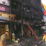 Incêndio destrói prédios comerciais em São João de Meriti