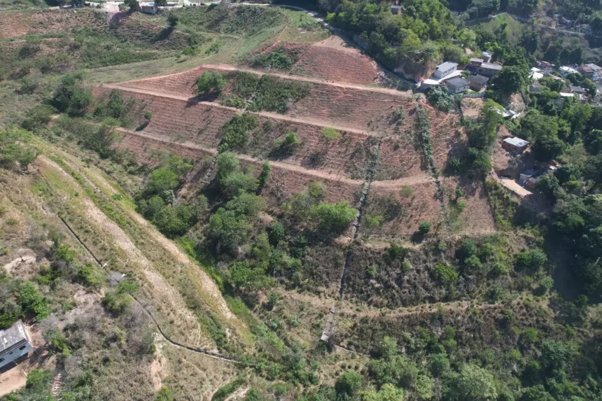 Governador sanciona lei para proteger moradias em áreas de risco
