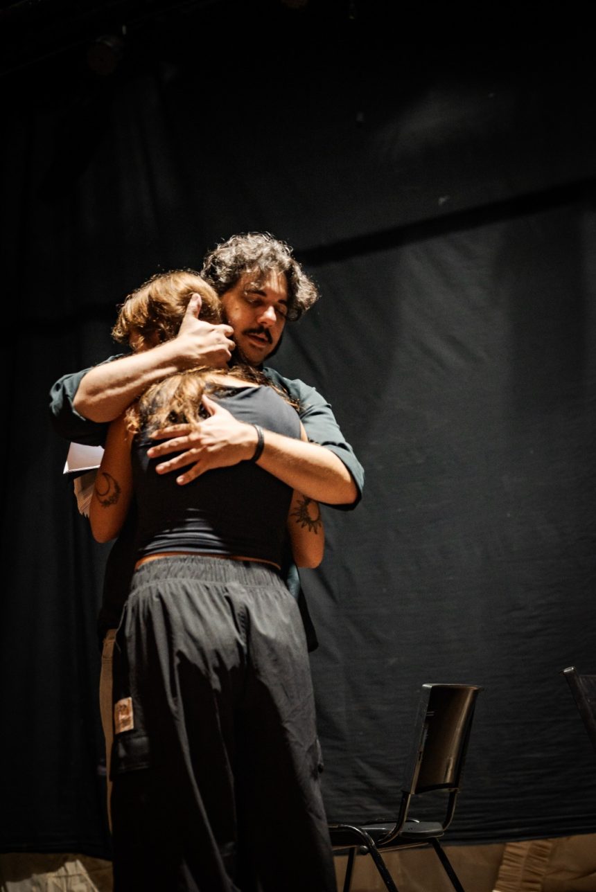 Espetáculo no Teatro Laura Alvim marca estreia da influenciadora Nick Dutra como atriz