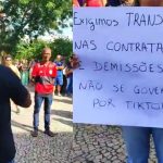 Professores fazem ato em frente à Prefeitura de Cabo Frio