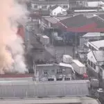 Incêndio atinge galpão em Bonsucesso, na Zona Norte