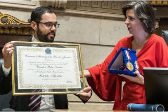 Instituto que atende estudantes de baixa renda recebe Medalha Pedro Ernesto