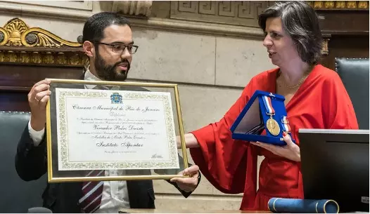 Instituto que atende estudantes de baixa renda recebe Medalha Pedro Ernesto