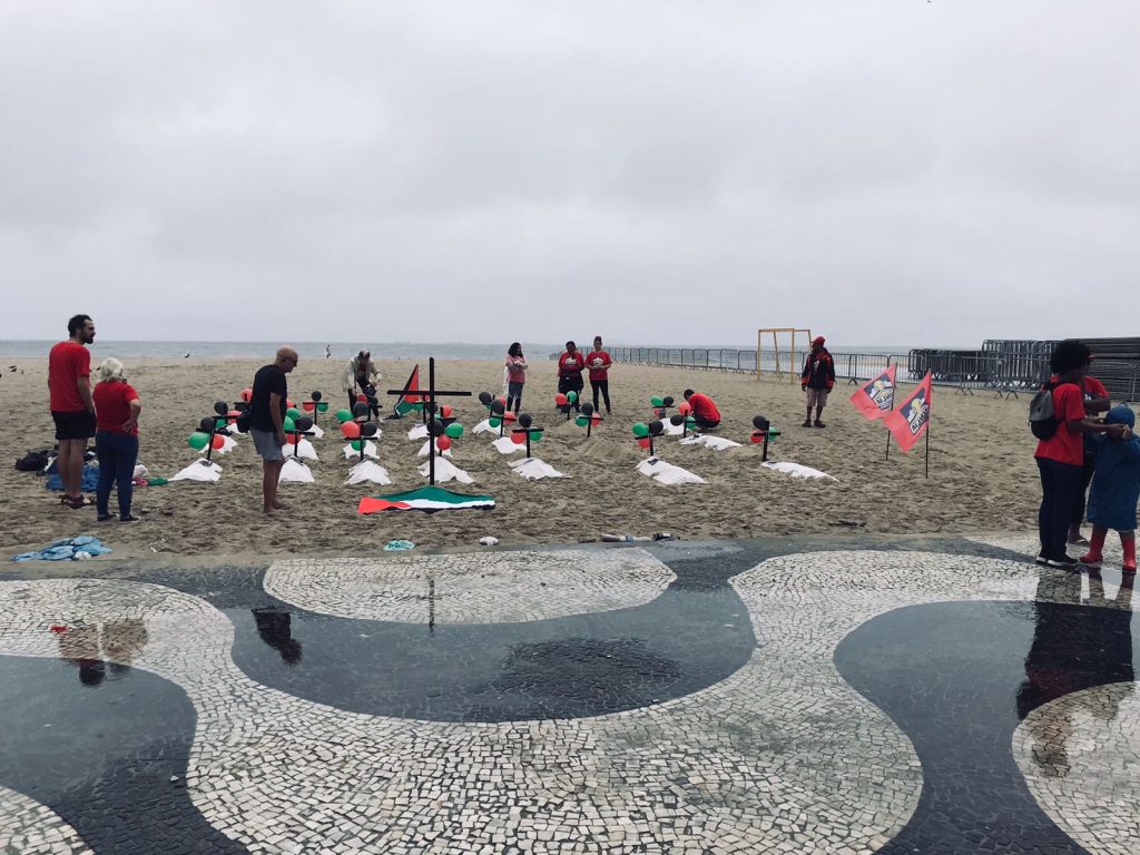 Ato em Copacabana relembra mães e crianças mortas na guerra entre Israel e Hamas