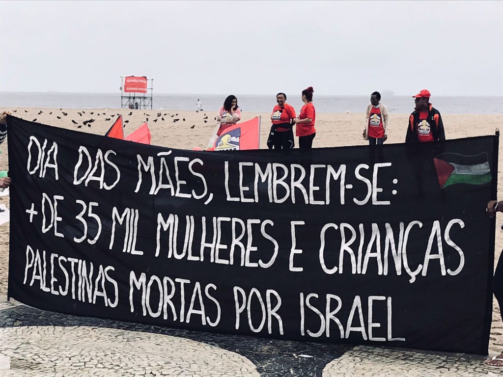 Ato em Copacabana relembra mães e crianças mortas na guerra entre Israel e Hamas 62 Ato em Copacabana relembra mães e crianças mortas na guerra entre Israel e Hamas