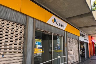 Fechamento de agências dos Correios causa indignação no Rio