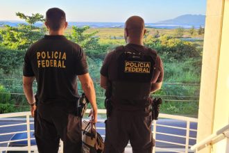 PF faz operação contra corrupção eleitoral envolvendo vereadores na Região dos Lagos