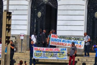 Guardas chegam à Cinelândia para audiência sobre a Força de Segurança Municipal