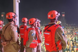 Bombeiros no show de Madonna, no ano passado: corporação vai usar vídeo e drones para conscientizar fãs sobre os perigos do mergulho noturno