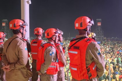 Bombeiros no show de Madonna, no ano passado: corporação vai usar vídeo e drones para conscientizar fãs sobre os perigos do mergulho noturno