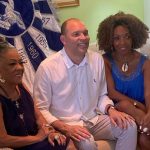 Júnior Escafura, o vice que virou candidato da oposição na Portela, entre a lendária porta-bandeira Vilma Nascimento, e Nilce Fran, a presidente da Ala das Passistas que é a sua vice