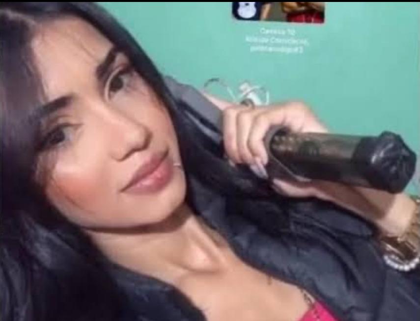 Bianca Duarte Franco, também conhecida como Anya, foi presa em Cabo Frio sob a acusação de integrar o Comando Vermelho: a moça gostava de se exibir com armas em fotos publicadas nas redes sociais