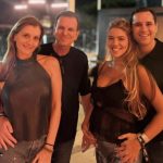 Eduardo Paes e Cristine, Eduardo Cavaliere e Victória, no Copacabana Palace: prefeito viaja na noite do show de Lady Gaga e deixa o vice tomando conta da cidade