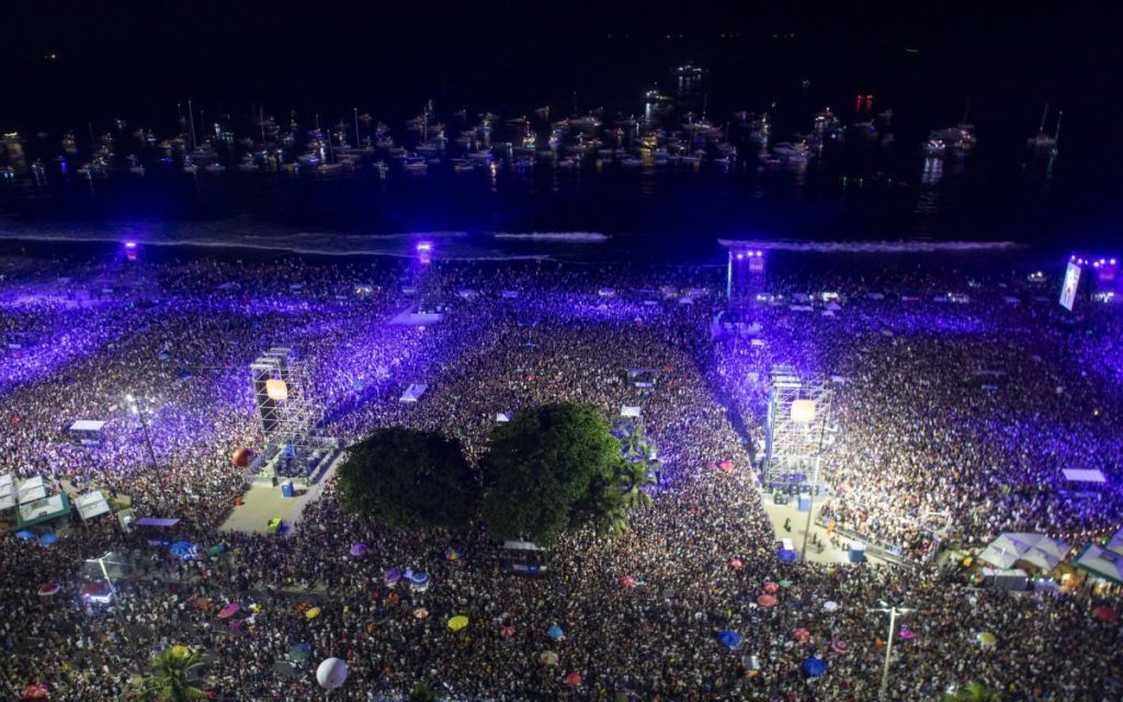 Polícia impede ataque a bomba em show de Lady Gaga