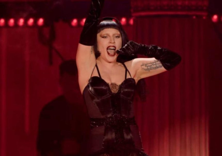 Lady Gaga em ação, em Copacabana: megashow levou 2,1 milhões de pessoas à orla e foi elogiado pela imprensa internacional