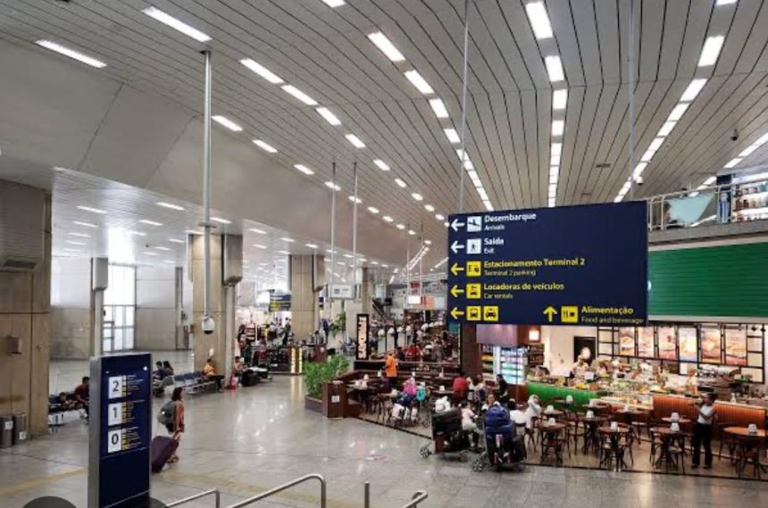 Só pelo Aeroporto do Galeão desembarcaram cerca de 40 mil turistas de voos internacionais; mas o número pode ter chegado a 65 mil, que teriam deixado R$ 153 milhões na cidade