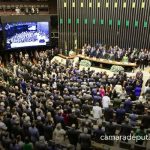 A Câmara começa a discutir nesta segunda-feira (05) o projeto de Dani Cunha (Republicanos-RJ) que aumenta o número total de deputados no Brasil para salvar quatro vagas do Rio no Congresso