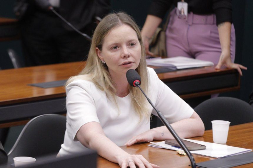 Dani Cunha (União-RJ) é a autora do projeto que será votado, agora em regime de urgência, para aumentar o número de deputados federais e preservar a bancada do Rio no Congresso