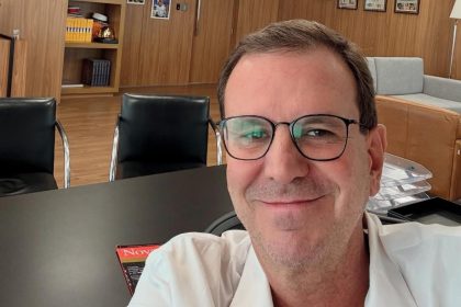 O prefeito Eduardo Paes (PSD) reagiu contra o movimento dos moradores de Botafogo contra a construção de um hospital da Prevent Senior na Avenida Pasteur: "estou atento!" -