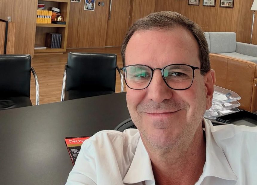 O prefeito Eduardo Paes (PSD) reagiu contra o movimento dos moradores de Botafogo contra a construção de um hospital da Prevent Senior na Avenida Pasteur: "estou atento!" -
