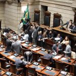 A sessão de quinta-feira (08) na Câmara do Rio, que aprovou o novo projeto de mais-valia e mais-valerá por apenas três votos de vantagem para o governo