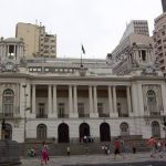 A Câmara do Rio, agora não tão amigável ao prefeito Eduardo Paes: governo e oposição travam uma guerra de tempo para a votação do PLC da Guarda Municipal