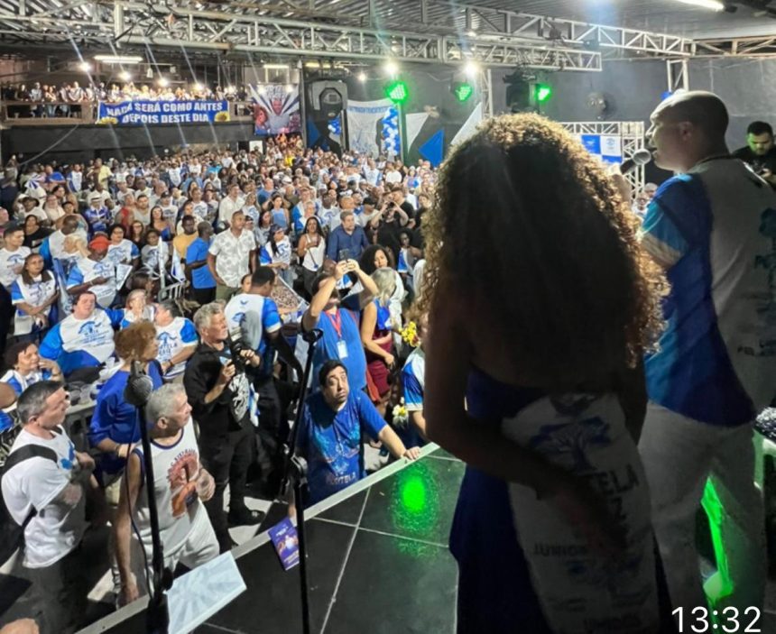 Demonstração de força no lançamento da candidatura de Júnior Escafura à presidência da Portela: escola dividida vê declarações de celebridades em apoio aos dois candidatos