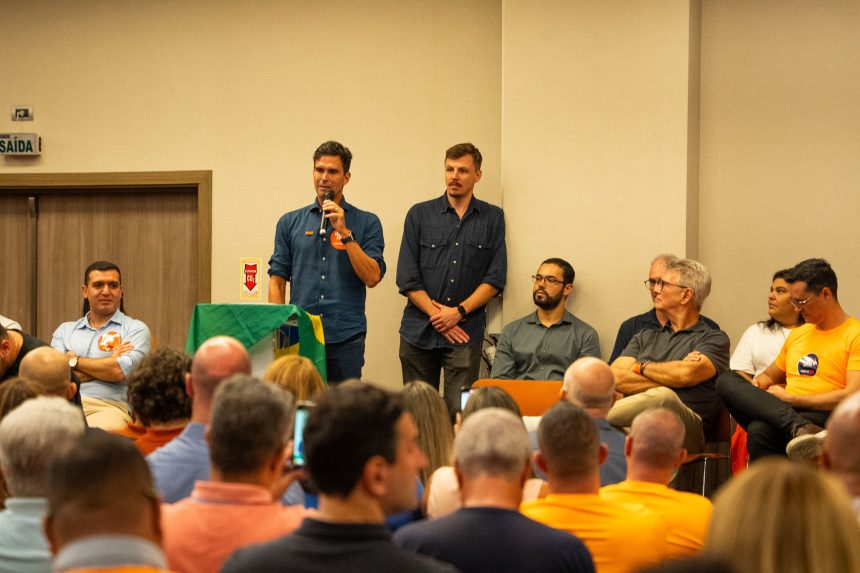 Luiz Lima discursa na solenidade de filiação ao partido Novo, no último sábado (10), no Porto Maravilha