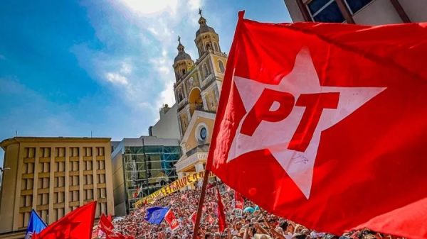 PT suspende direitos partidários de 17 pessoas no Rio por filiações irregulares
