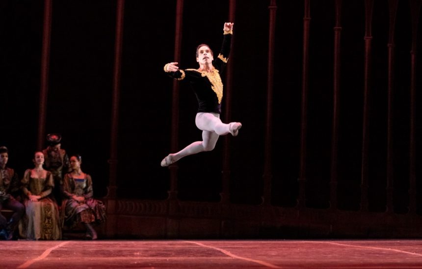 Theatro Municipal tem 90% dos bailarinos do Lago dos Cisnes formado na Escola Maria Olenewa