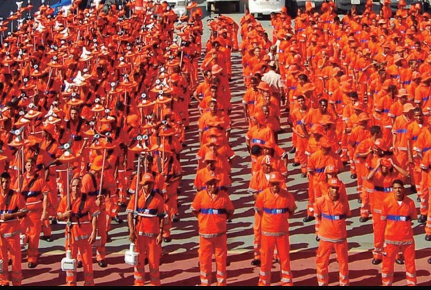 A Comlurb faz 50 anos nesta quinta-feira (15) e o Dia do Gari é comemorado na sexta-feira: Câmara do Rio homenageia uma das categorias mais queridas dos cariocas