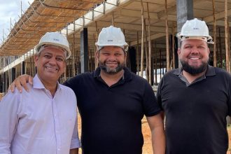 O deputado federal Max Lemos (PDT) em Santo Antônio de Pádua, com o prefeito Paulinho da Refrigeração (MDB): périplo pelos municípios do Noroeste Fluminense em pré-campanha por Rodrigo Bacellar ao governo do estado