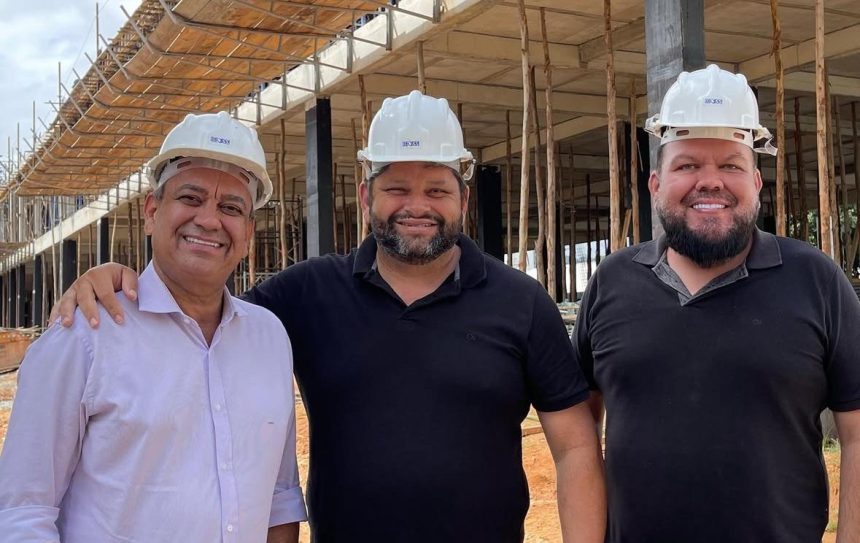 O deputado federal Max Lemos (PDT) em Santo Antônio de Pádua, com o prefeito Paulinho da Refrigeração (MDB): périplo pelos municípios do Noroeste Fluminense em pré-campanha por Rodrigo Bacellar ao governo do estado