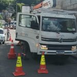 Enel remove 'gatos' de energia em galpão e casas de São Gonçalo