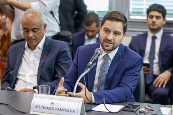 Pampolha nega a existência de uma articulação política para levá-lo ao TCE: 'foi uma decisão solitária' 51 O vice-governador Thiago Pampolha, agora já praticamente um conselheiro do Tribunal de Contas do Estado, diz que sua indicação não fez parte de uma articulação política: "decisão de vida"