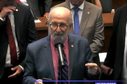 O líder do PSD na Assembleia Legislativa, Luiz Paulo, encaminha o voto favorável à indicação de Thiago Pampolha ao Tribunal de Contas od Estado, apesar de a nomeação do vice-governador atrapalhar os planos eleitorais do prefeito Eduardo Paes