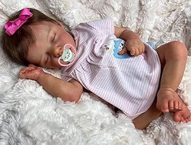Bebê reborn: vereador apresenta projeto para obrigar a identificar os bonecos hiper-realistas com cartazes, para evitar que eles sejam confundidos com crianças reais