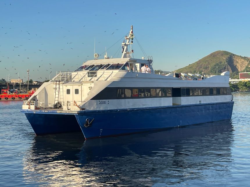 Cem dias da nova operação das barcas é marcada com retorno da embarcação catamarã
