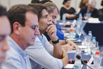 O presidente do PSD, Pedro Paulo, defende que prefeito Eduardo Paes rompa a aliança com o PT se não houver reciprocidade do partido de Lula: crise foi acirrada com as assinaturas de dois petistas num requerimento da oposição na Câmara do Rio