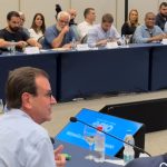 O prefeito Eduardo Paes (PSD), na mais recente reunião com sua equipe, no último domingo (18): colaboradores mais próximos foram avisados sobre os planos de uma reforma do secretariado ao fim do recesso de meio do ano