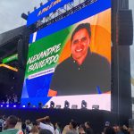A imagem de Alexandre Isquierdo no telão dos shows que encerraram a Marcha para Jesus, no último sábado (24): o atual secretário estadual de Envelhecimento Saudável será o candidato de Silas Malafaia a deputado estadual em 2026