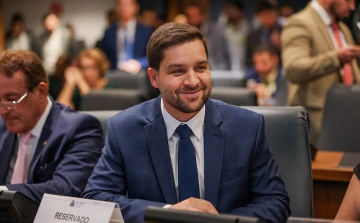 Thiago Pampolha tomou posse como conselheiro do Tribunal de Contas do Estado e uma semana depois já foi eleito vice-presidente