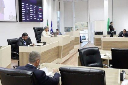 O major da PM Tales Borges apresenta à Câmara de Vereadores de Macaé os resultados do combate à criminalidade: apesar do pedido da base, a Polícia Militar não promoveu o major e preferiu escolher Leandro Matieli, secretário do prefeito Eduardo Paes