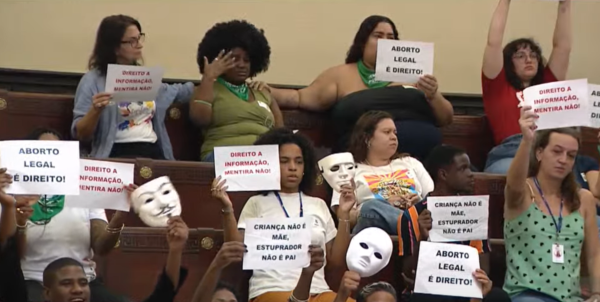 Projeto de cartazes antiaborto é aprovado em segunda discussão na Câmara 62 aborto